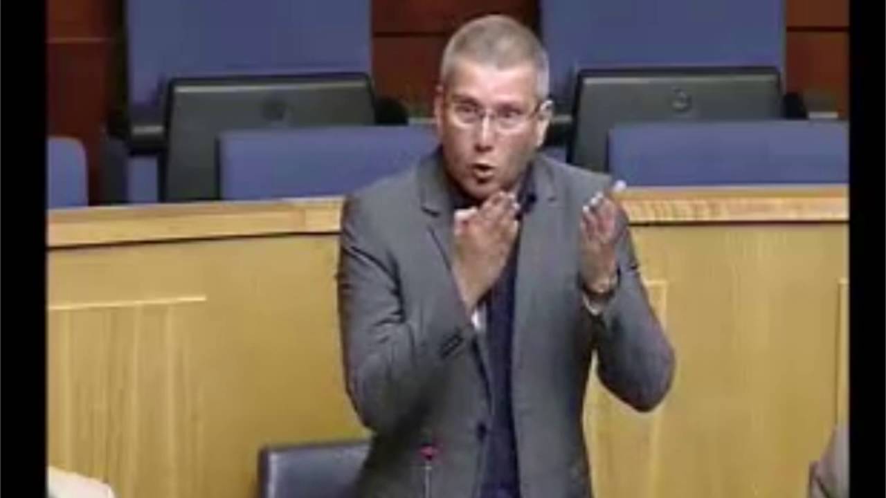 "Esta questão começa a ter contornos de uma novela mexicana"