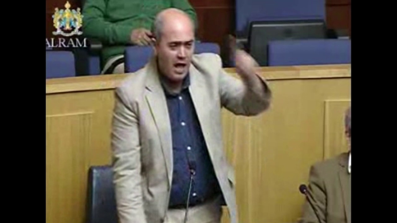 "Construiram-se monstros de betão com o apoio dos deputados do PSD"